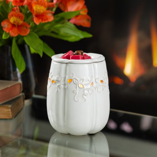 Ambient wax melt warmer – soft glow and pumpkin design