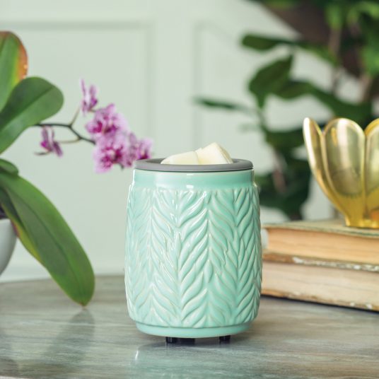 Pop-out wax warmer in soft mint with leaf design
