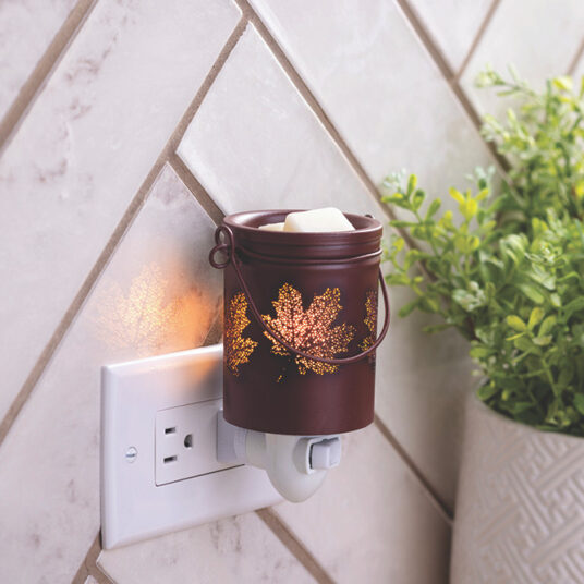 Cozy fall fragrance warmer – glows with leaf pattern